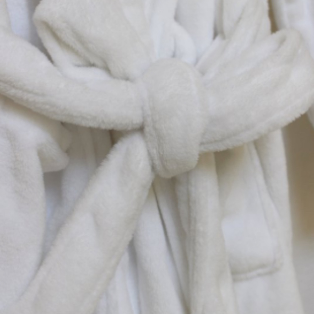 White Robe - Picture 2 of 3
